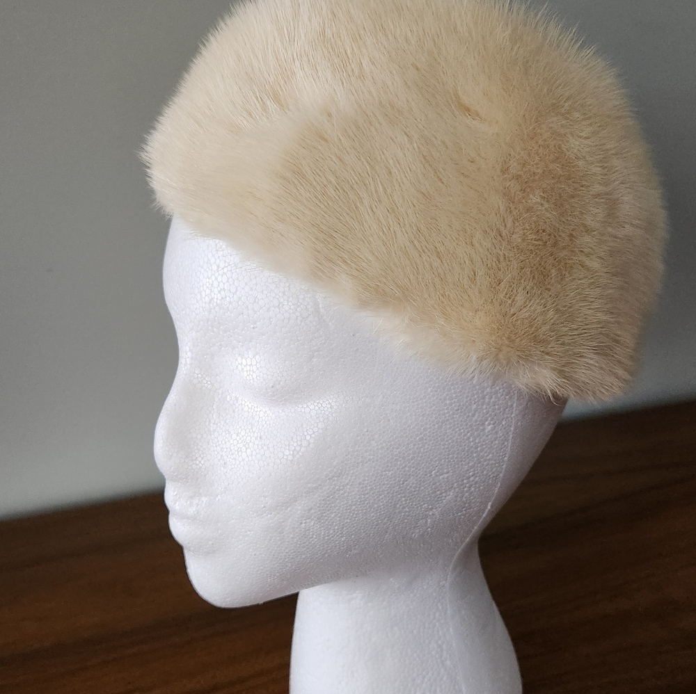 Vintage Saks Fifth Avenue Cream Fur Pill Box Hat  1960's